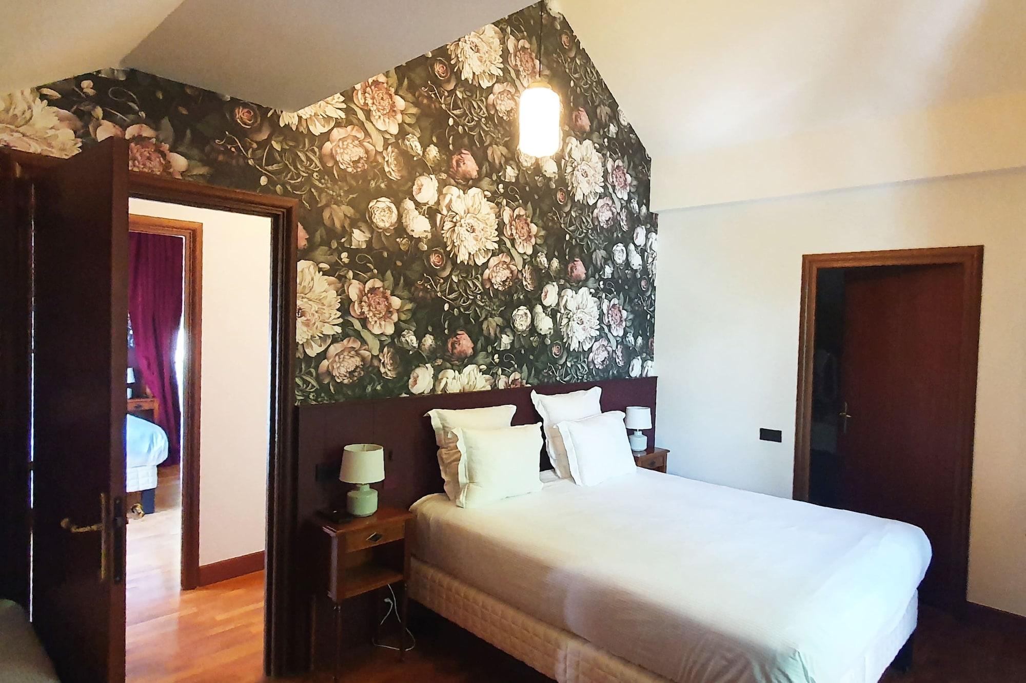 Le Palace De Menthon ภายนอก รูปภาพ A bedroom at the hotel