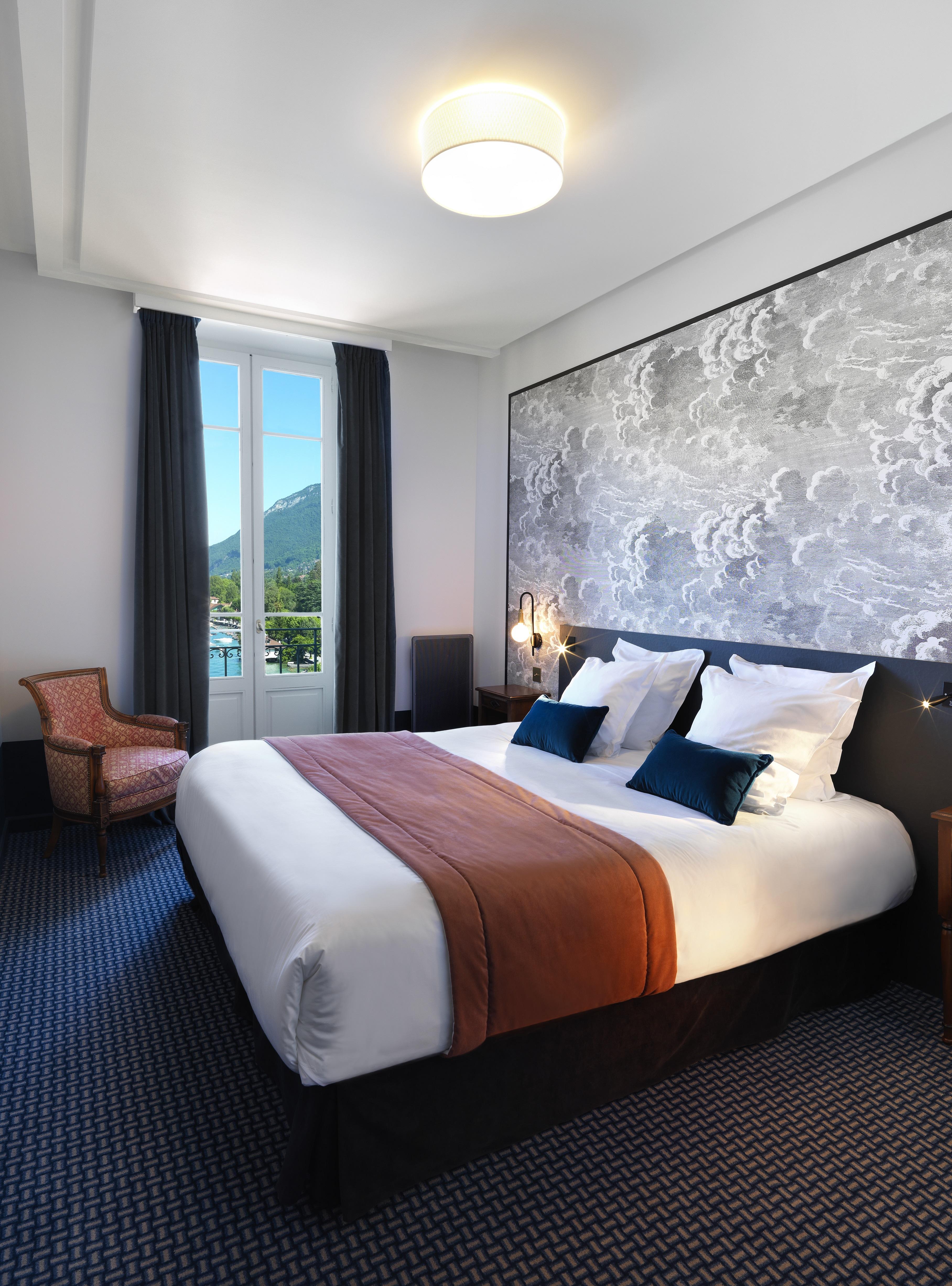 Le Palace De Menthon ภายนอก รูปภาพ A room at the hotel