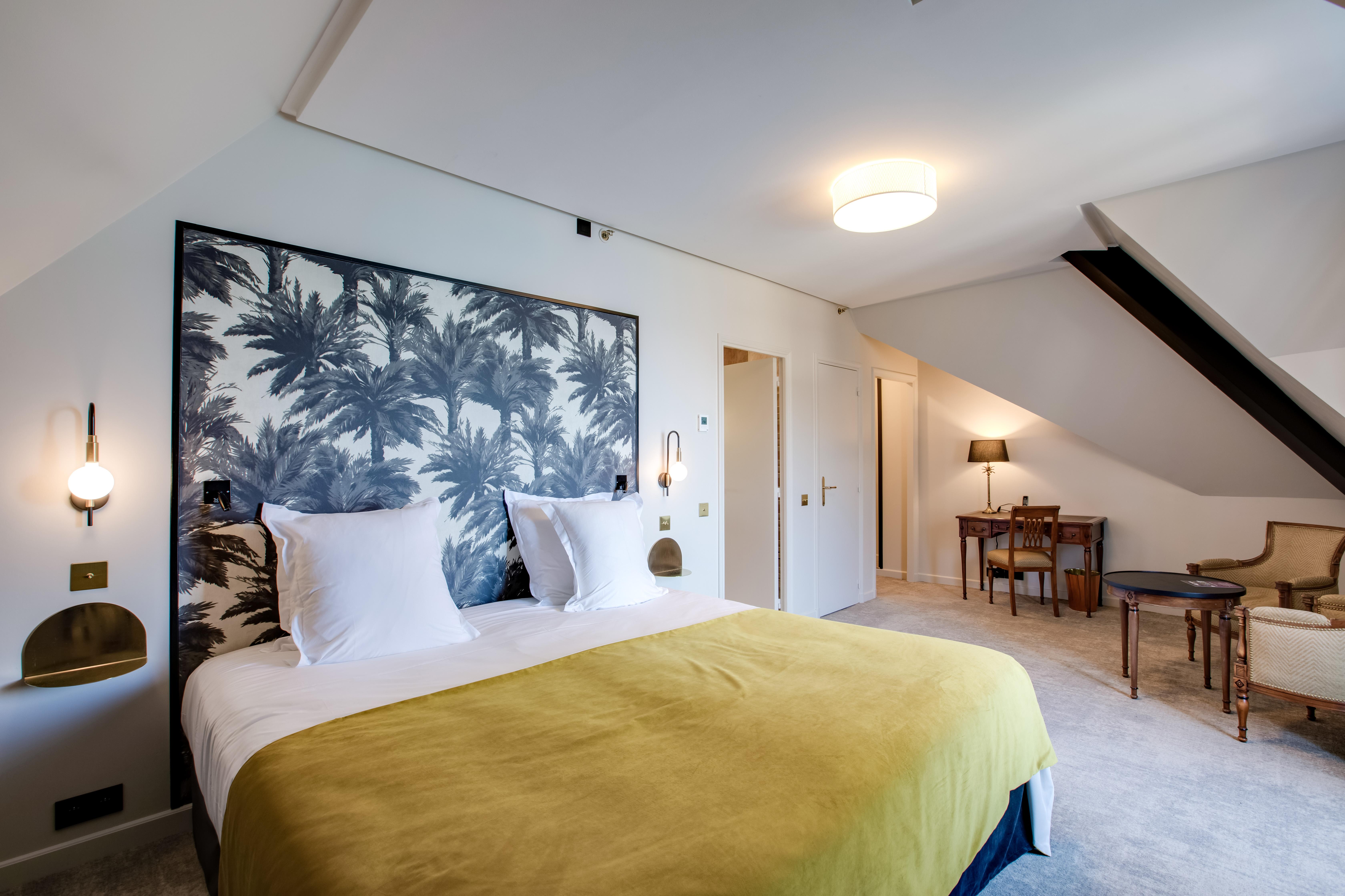 Le Palace De Menthon ภายนอก รูปภาพ A room at the hotel