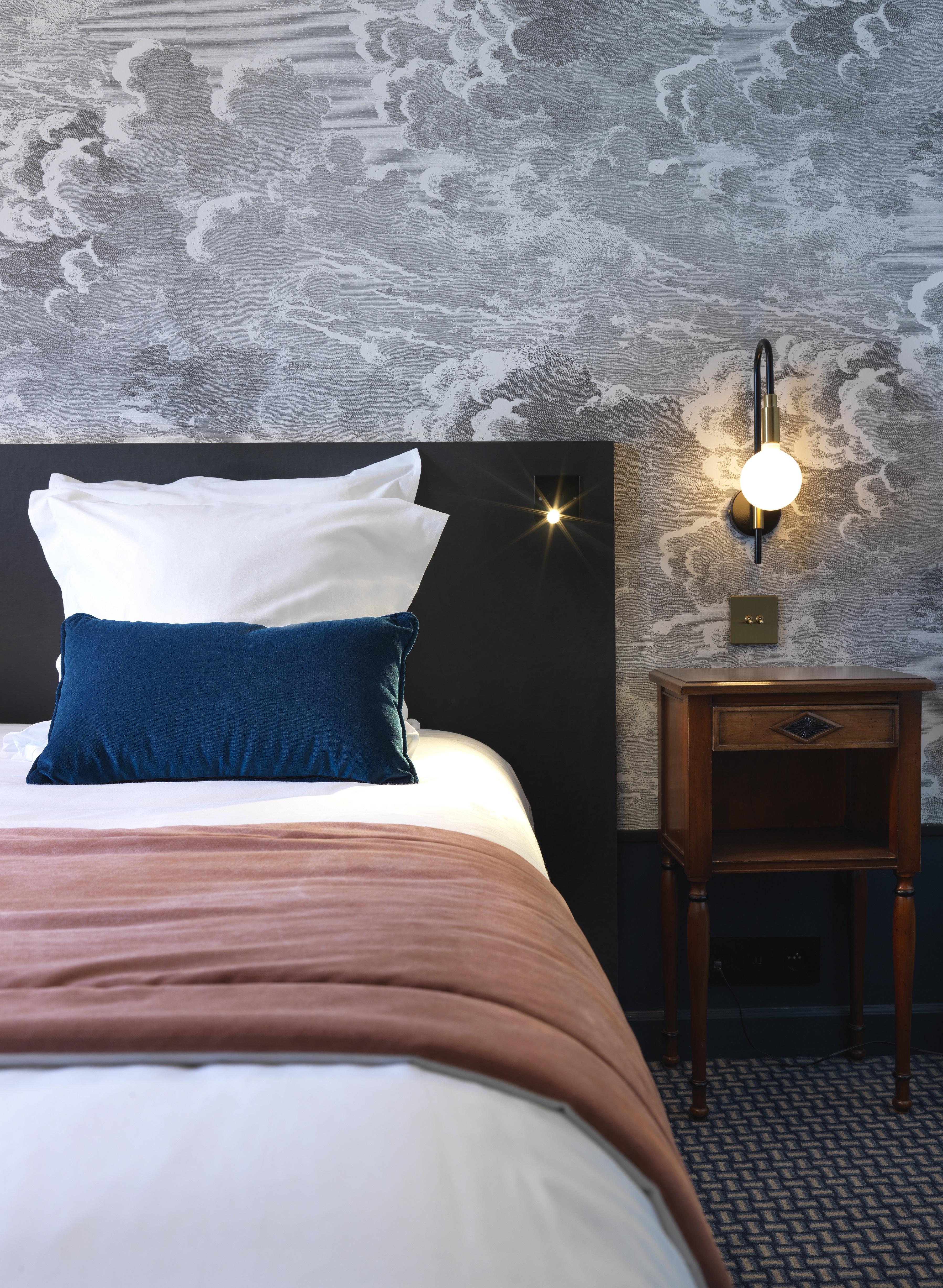 Le Palace De Menthon ภายนอก รูปภาพ A bedroom at the hotel