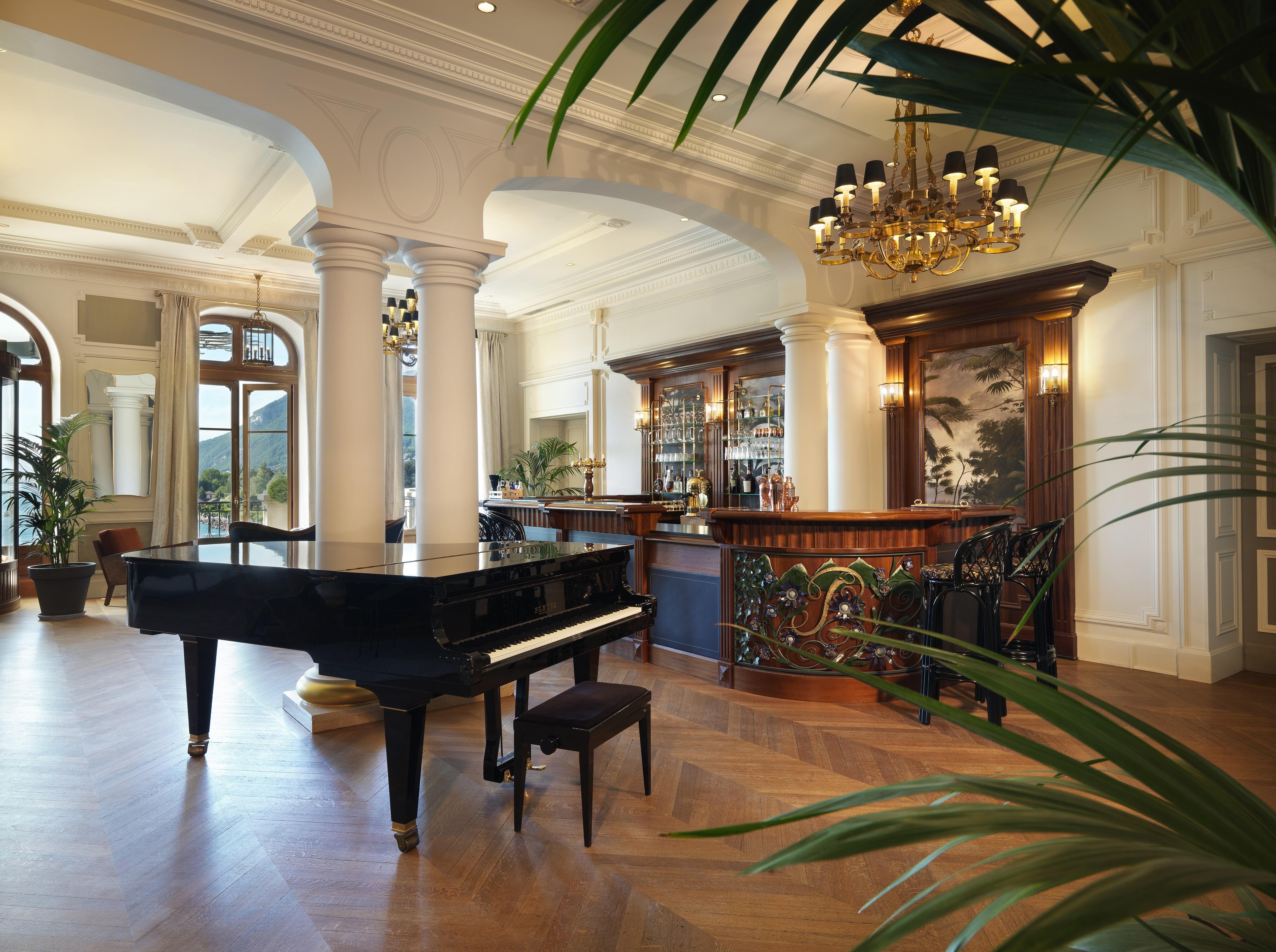 Le Palace De Menthon ภายนอก รูปภาพ The lobby of the hotel