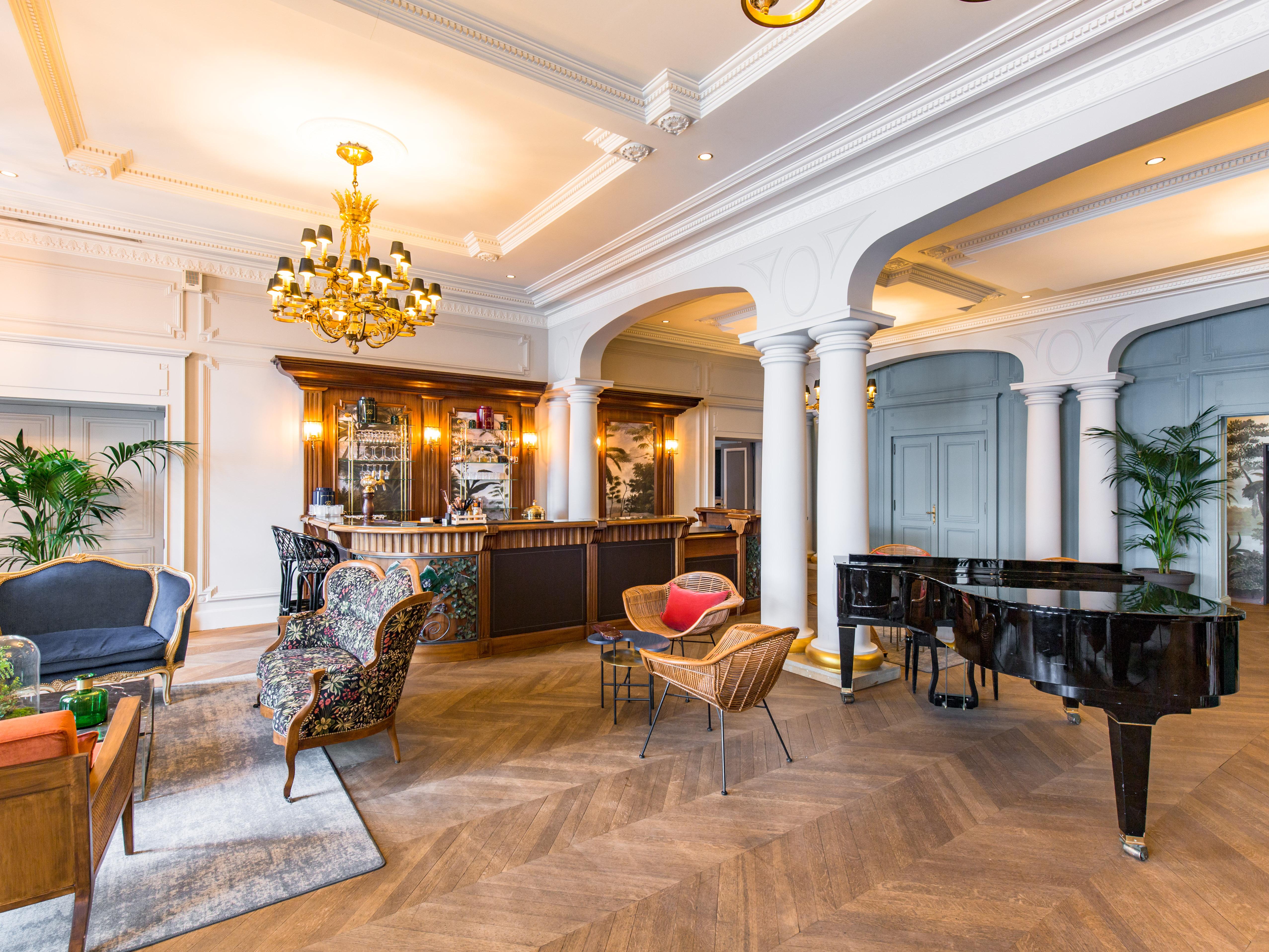 Le Palace De Menthon ภายนอก รูปภาพ The interior of the hotel