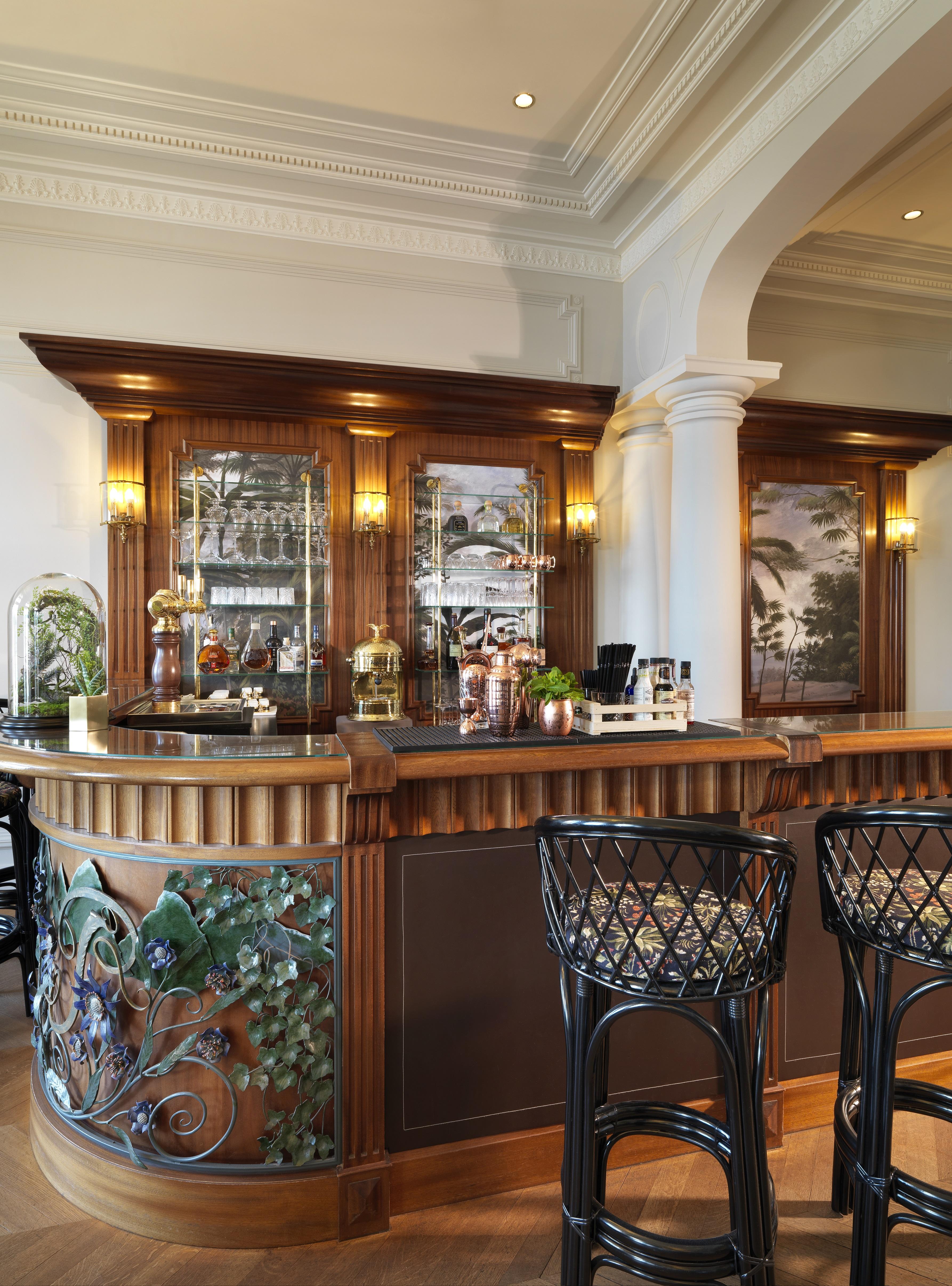 Le Palace De Menthon ภายนอก รูปภาพ The bar at the hotel