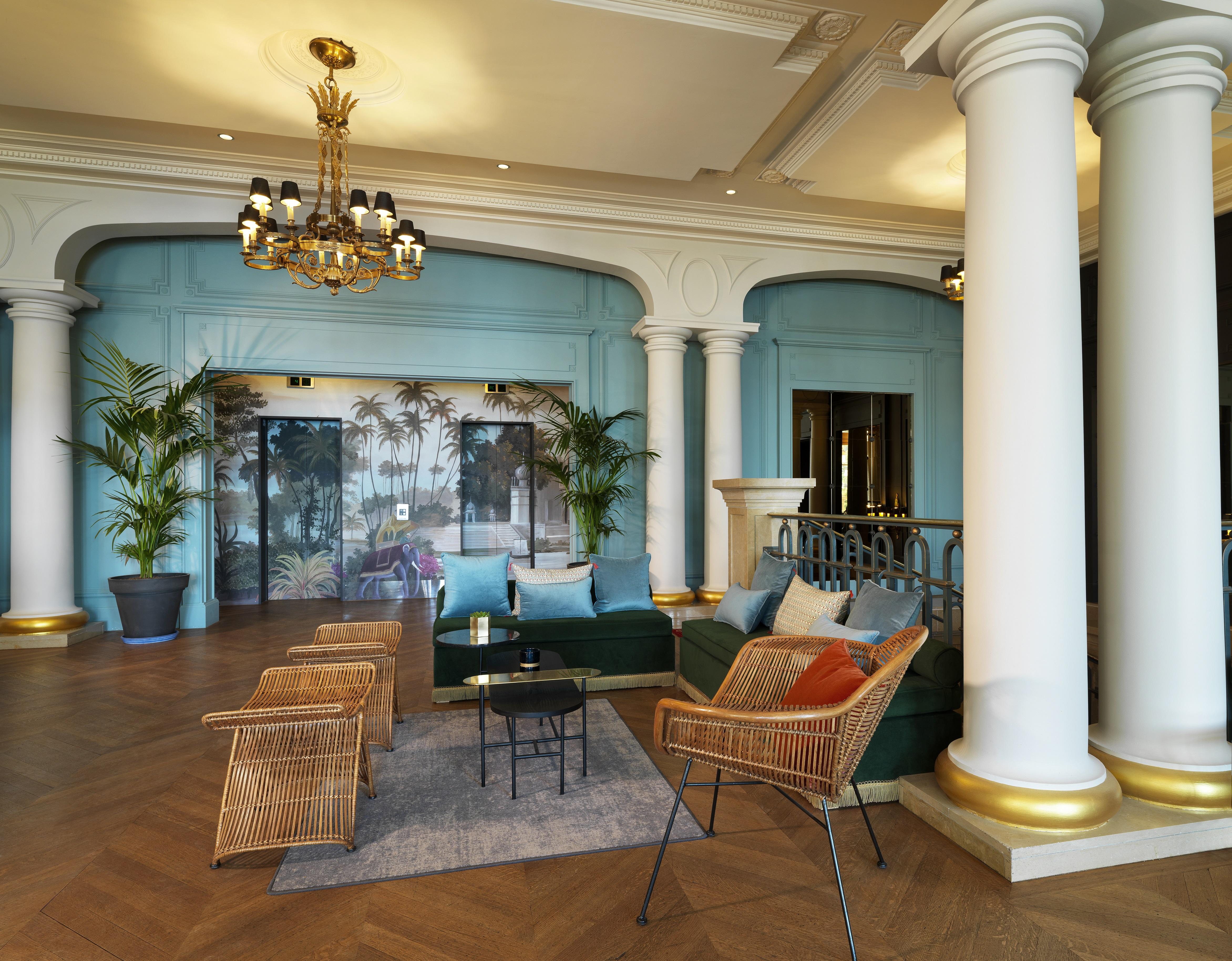 Le Palace De Menthon ภายนอก รูปภาพ The lobby of the hotel