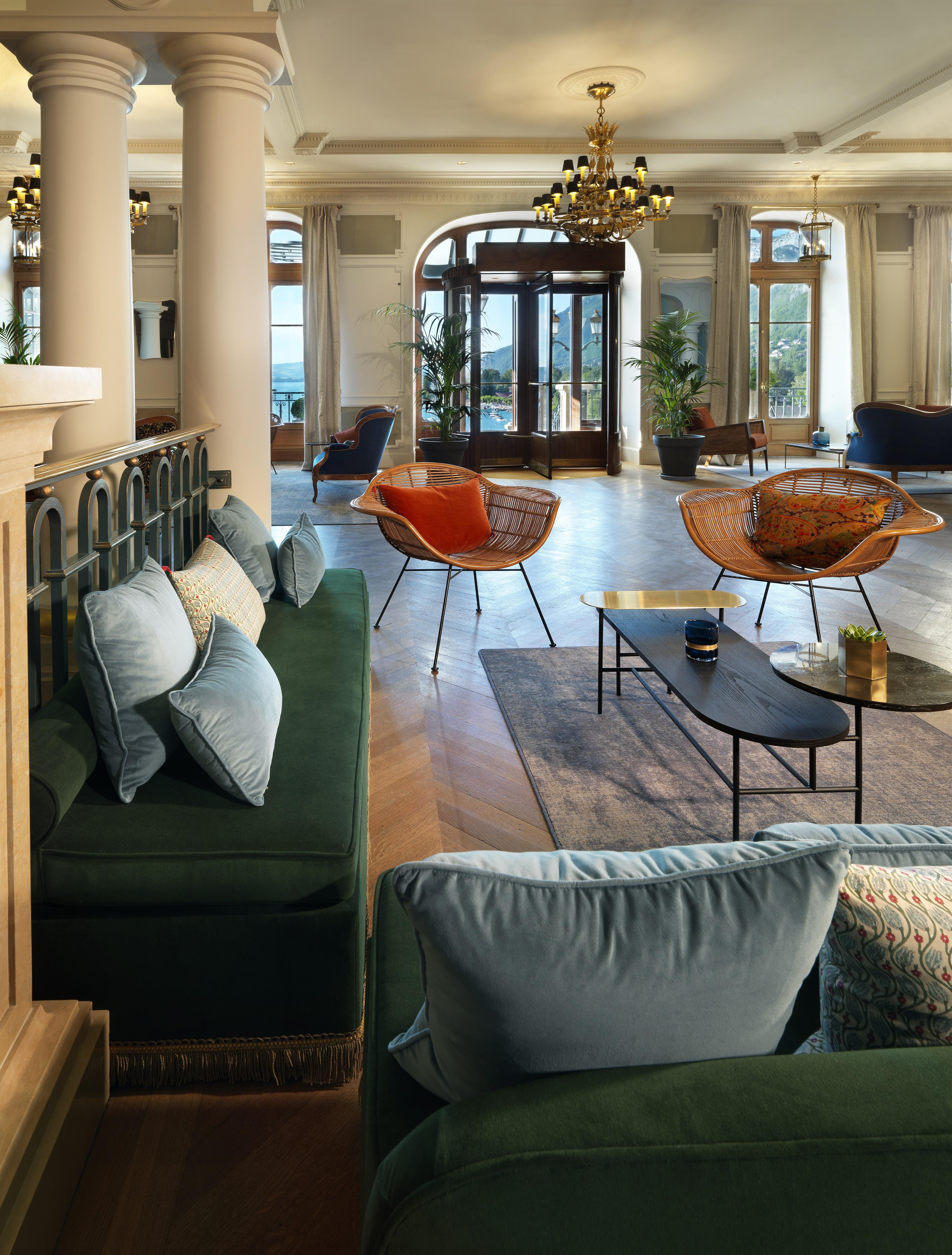Le Palace De Menthon ภายนอก รูปภาพ The lobby of the hotel