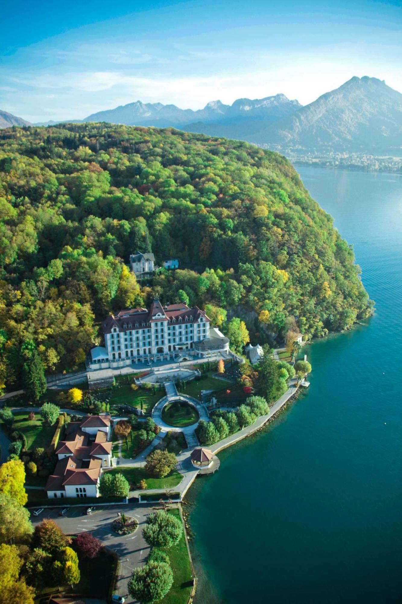 Le Palace De Menthon ภายนอก รูปภาพ Aerial view