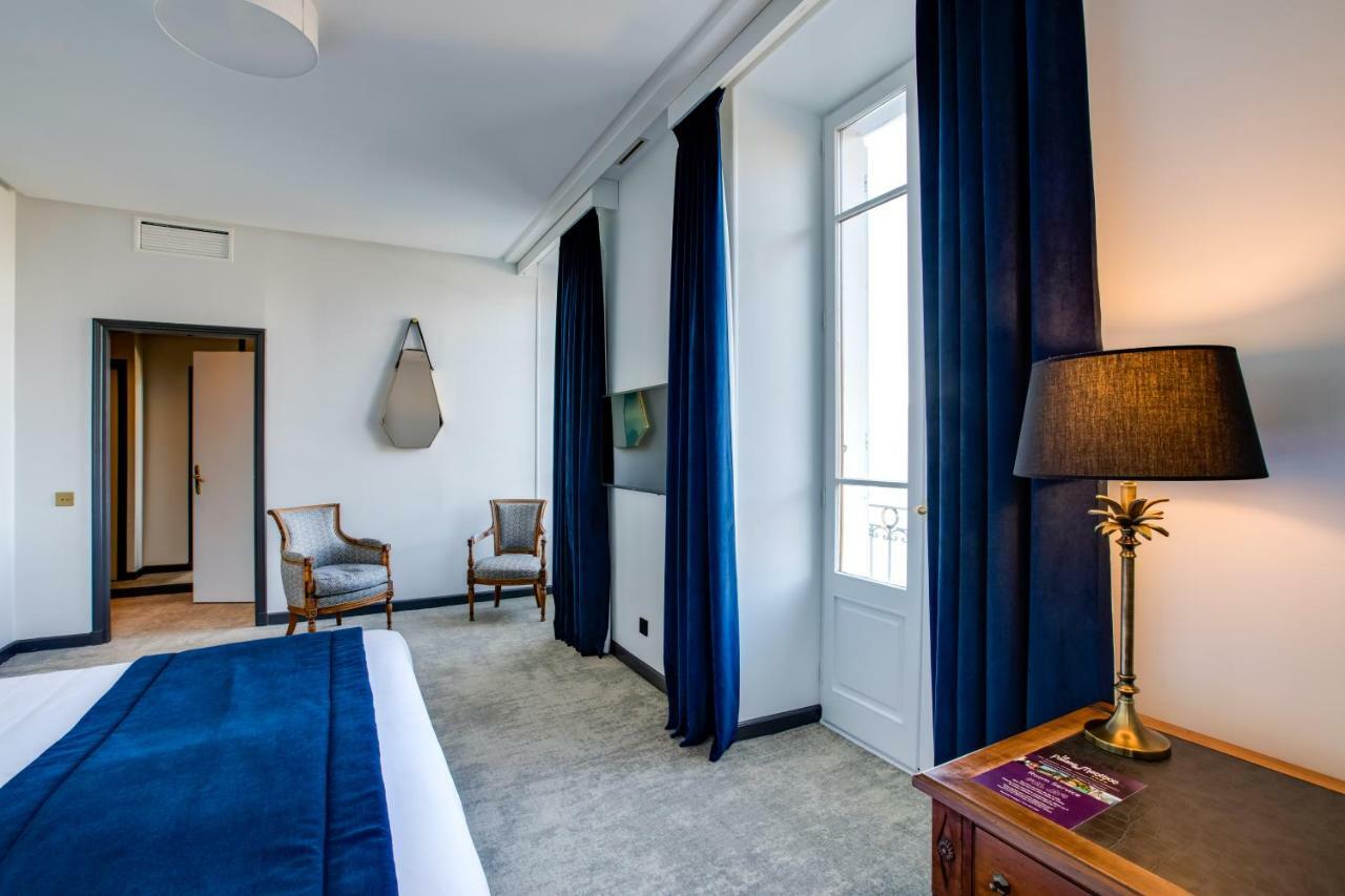 Le Palace De Menthon ภายนอก รูปภาพ A room at the hotel