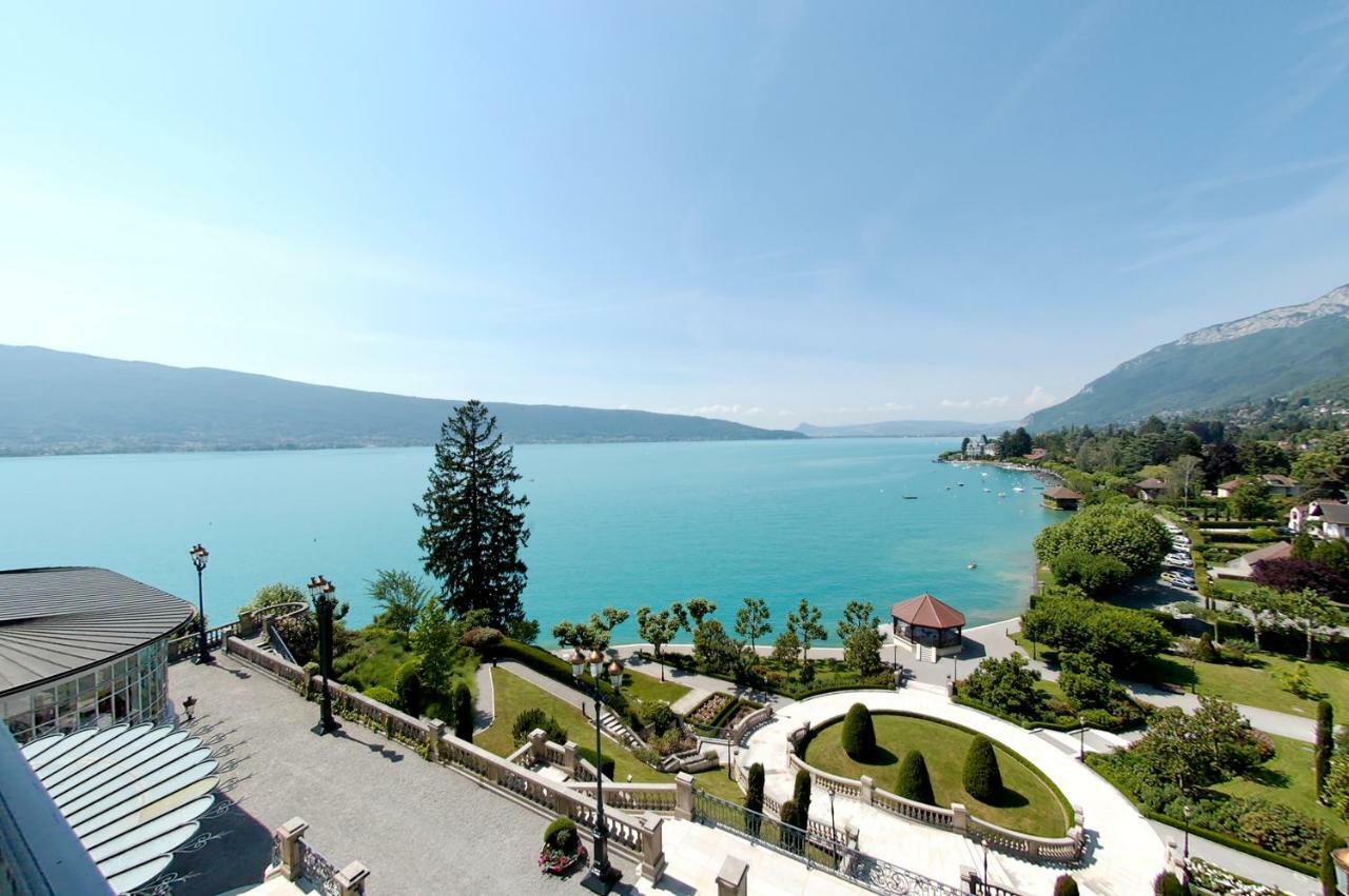 Le Palace De Menthon ภายนอก รูปภาพ View of the lake from the town